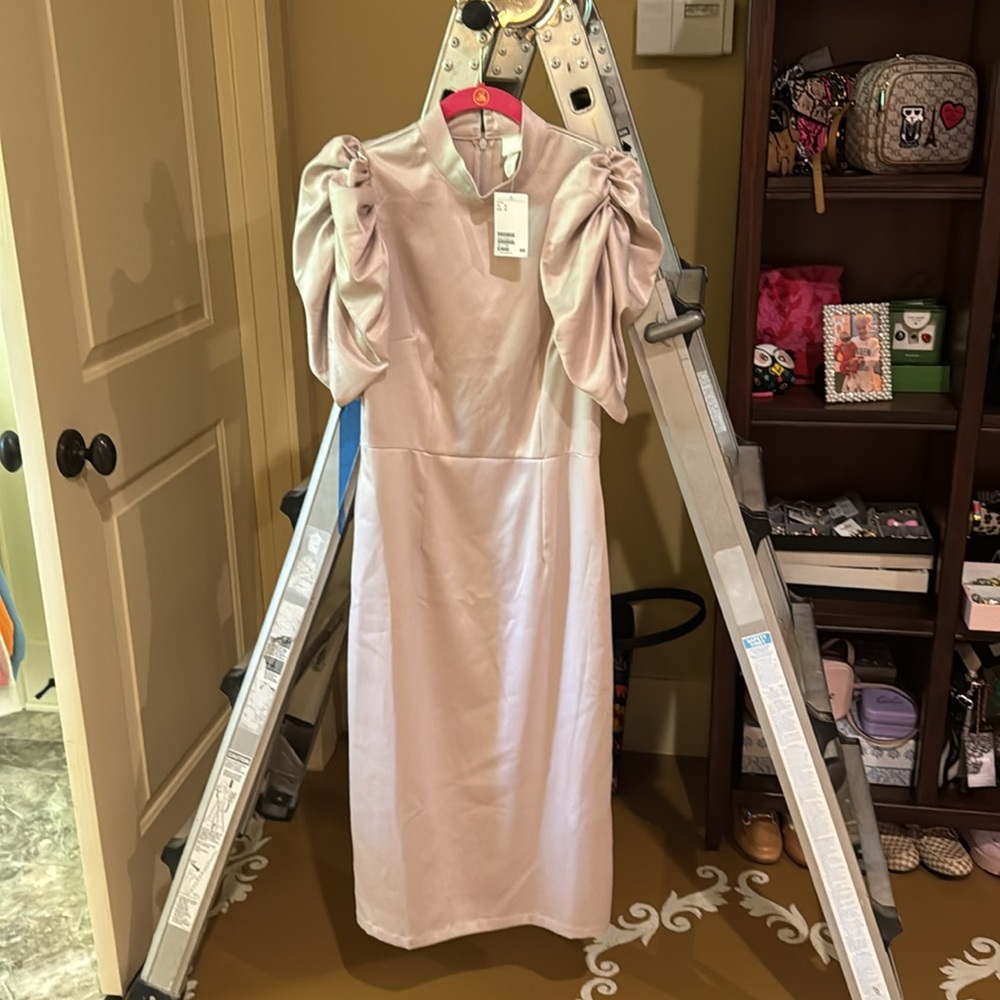 H&M Satin Midi Dress in Light Pink - Picture 2 of 9